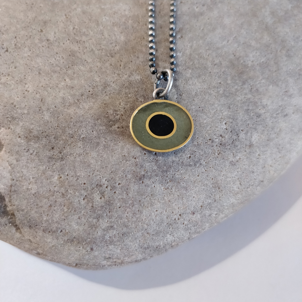 Necklace - Champagne, black oval. 